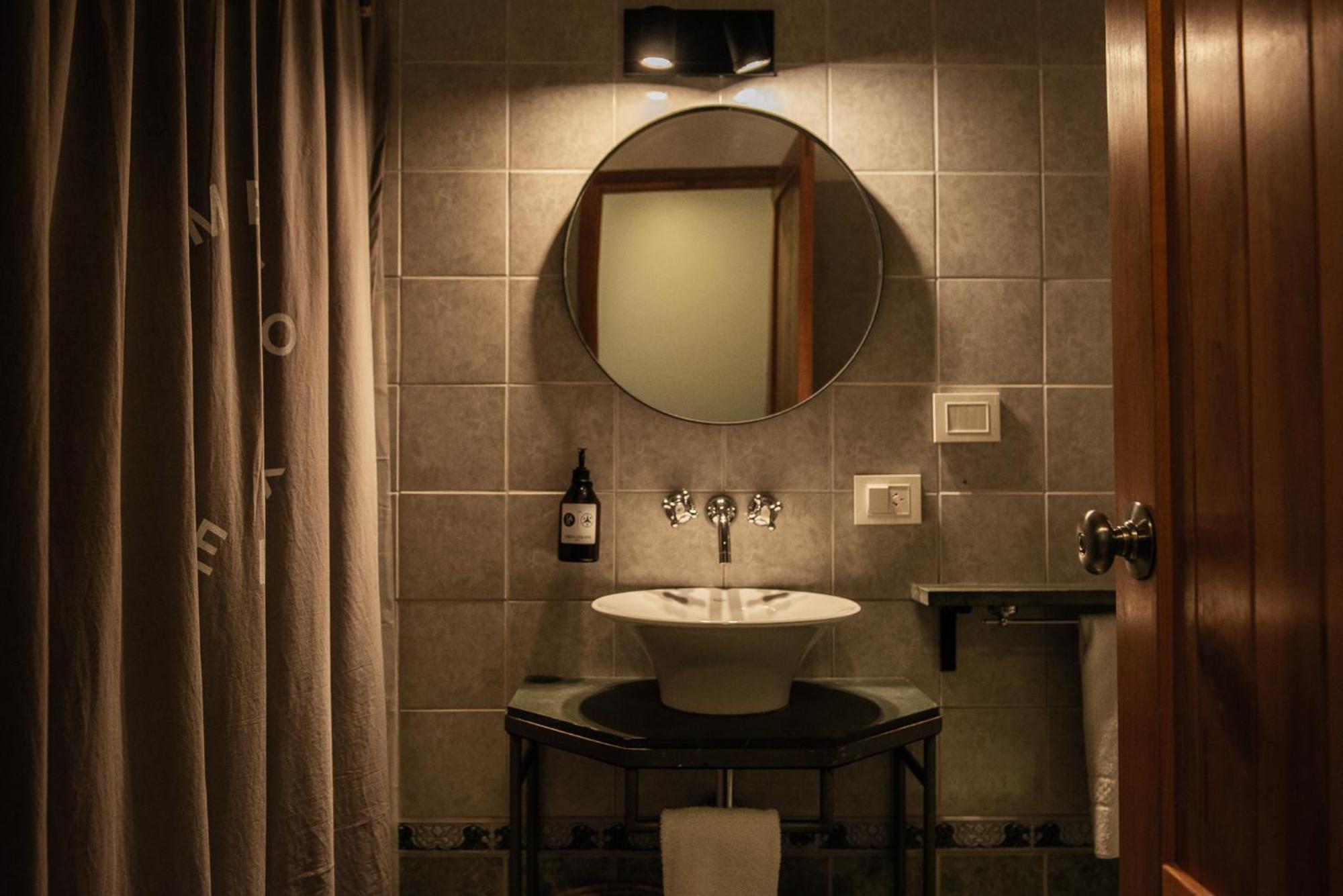 Peninsula Petit Hotel San Carlos de Bariloche Bagian luar foto