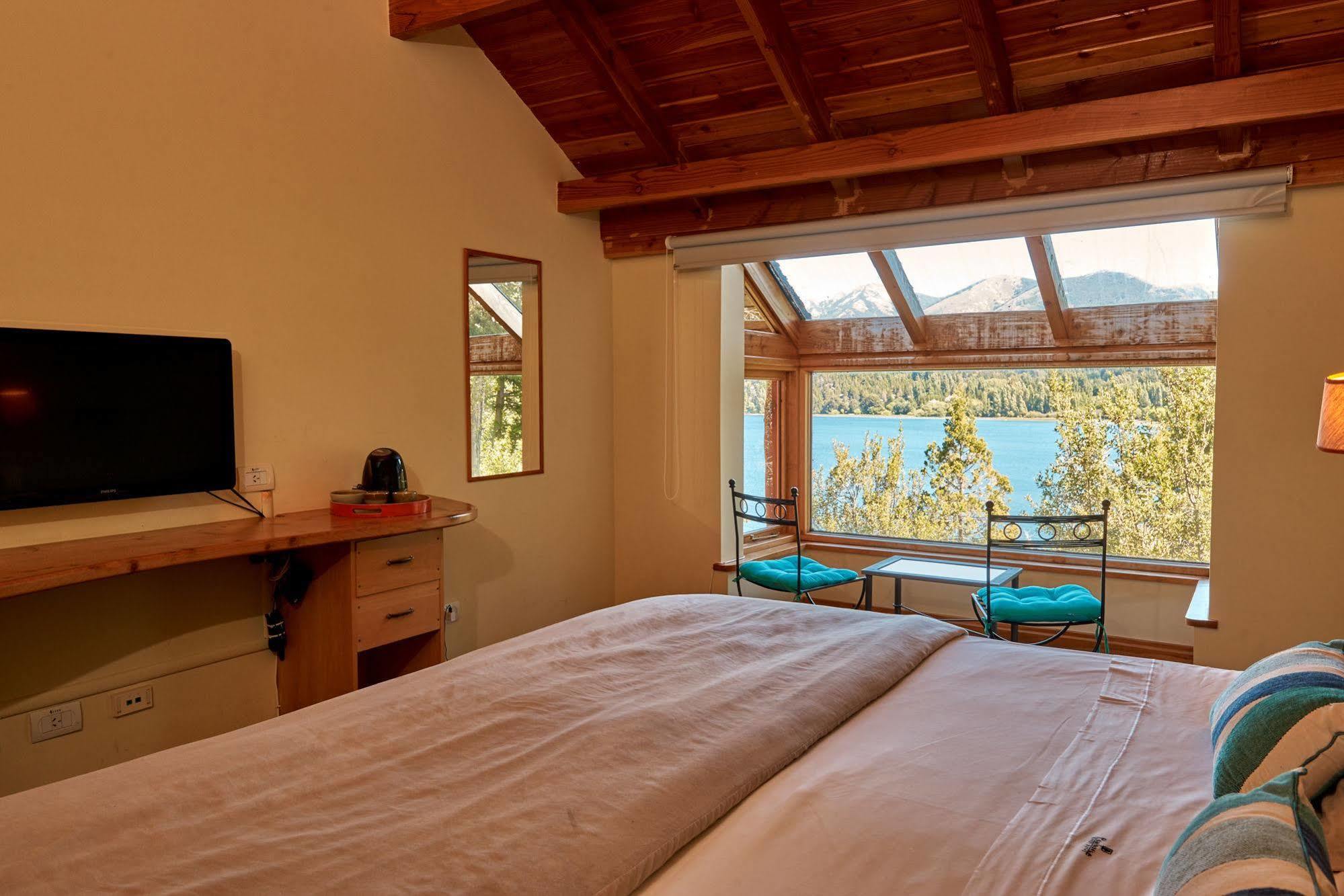 Peninsula Petit Hotel San Carlos de Bariloche Bagian luar foto
