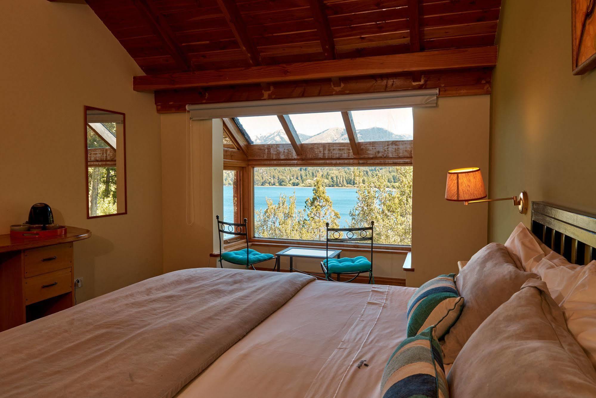 Peninsula Petit Hotel San Carlos de Bariloche Bagian luar foto