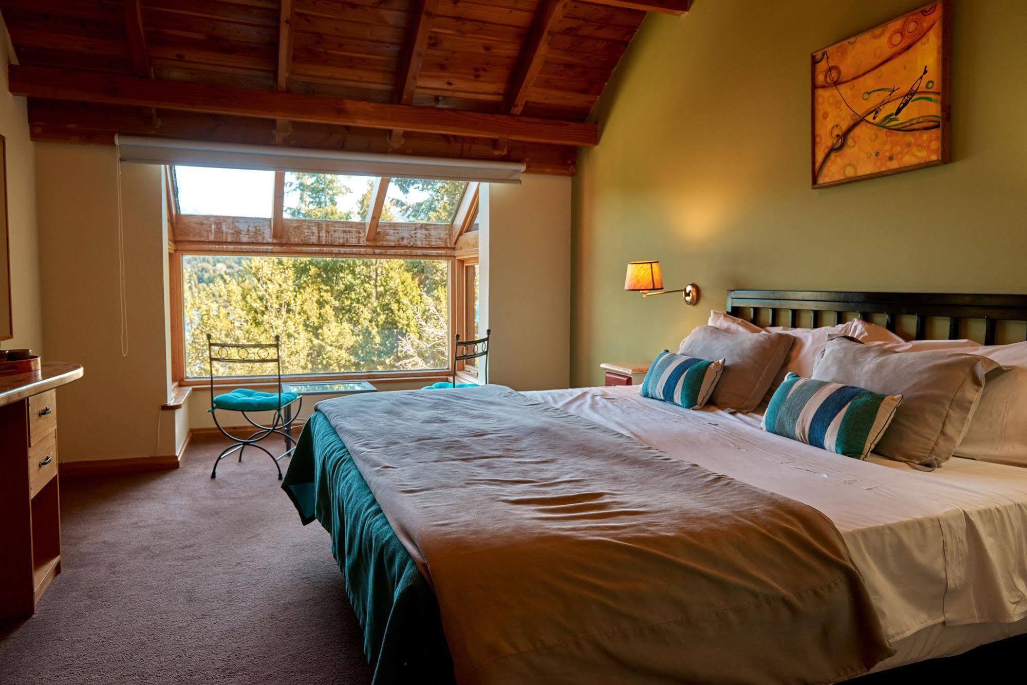 Peninsula Petit Hotel San Carlos de Bariloche Bagian luar foto