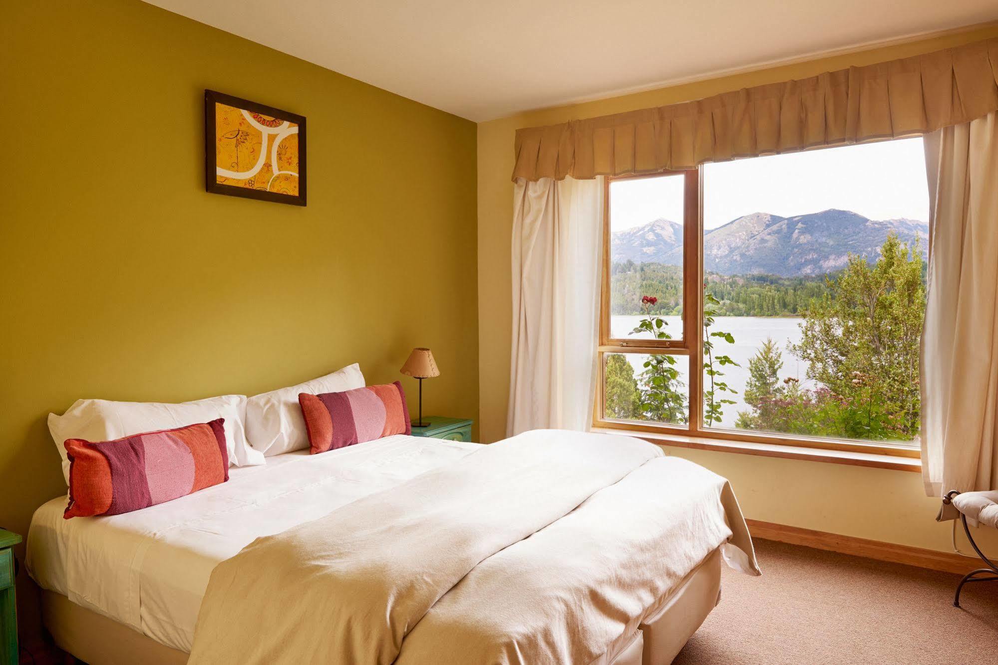 Peninsula Petit Hotel San Carlos de Bariloche Bagian luar foto