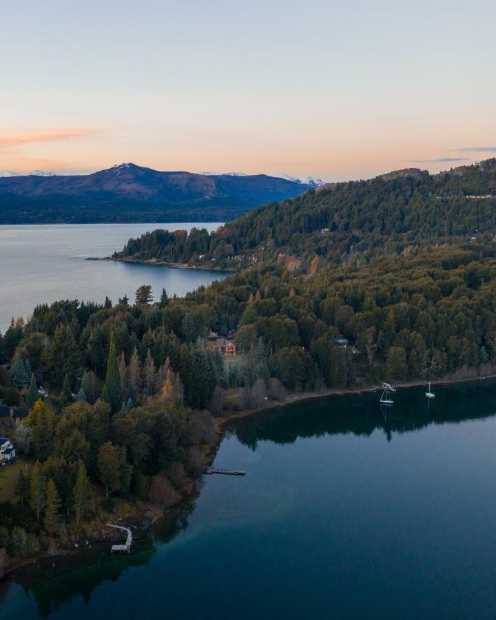 Peninsula Petit Hotel San Carlos de Bariloche Bagian luar foto